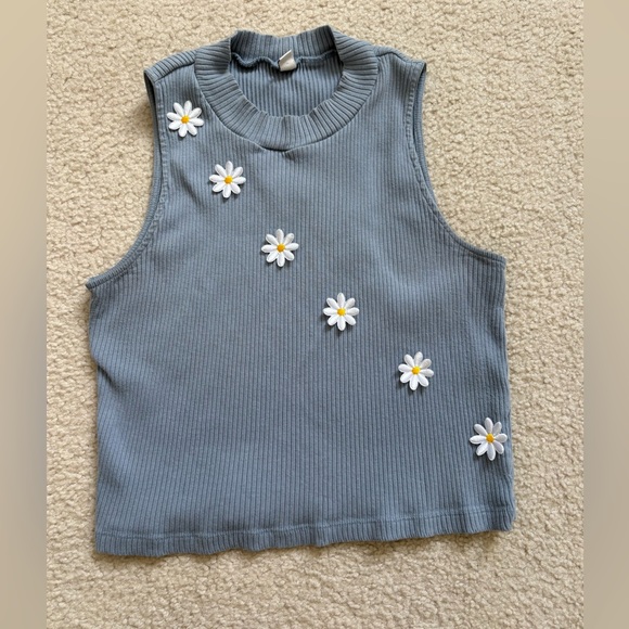 Uniqlo Other - Uniqlo sleeveless ribbed crop daisy sweater light blue, sz M, coquette twee cute